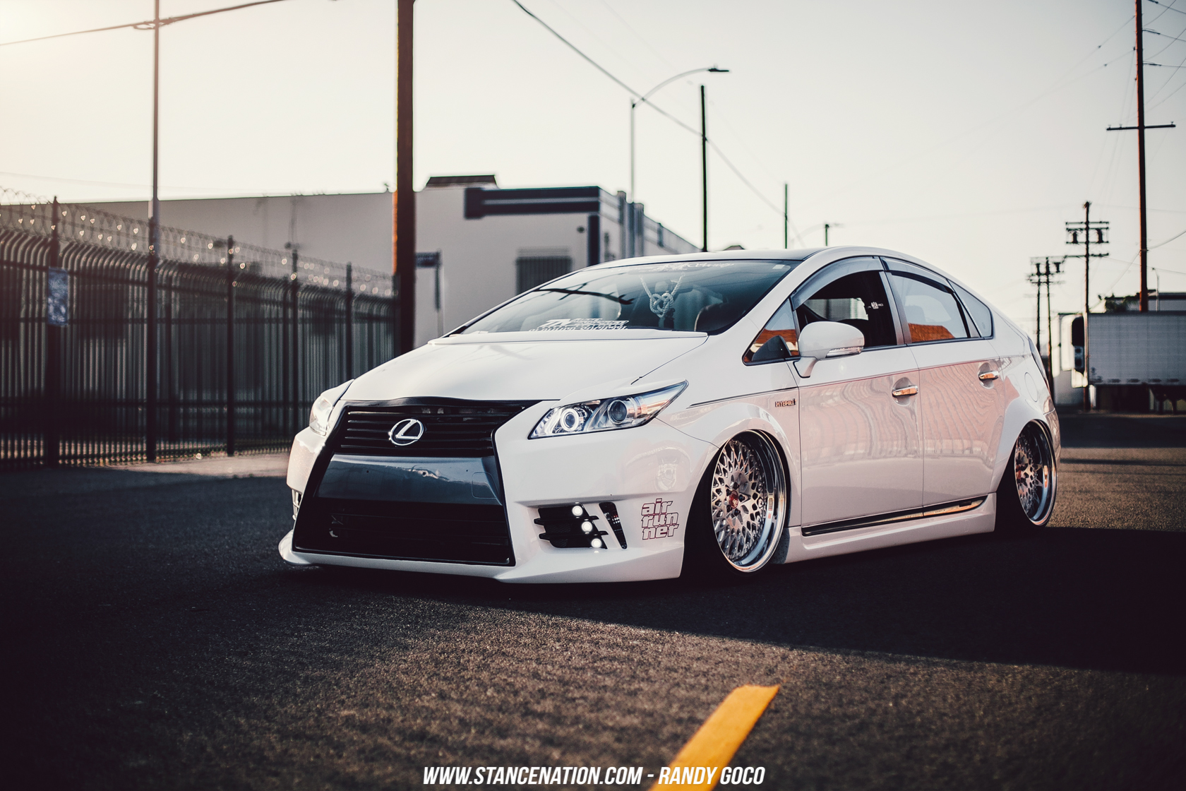 Slammed-Bagged-Toyot-Prius-24.jpg