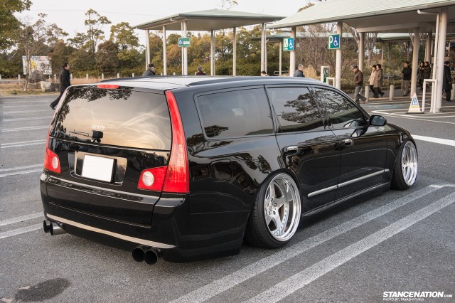 Stanced Nissan Stagea M35 Japan (2)