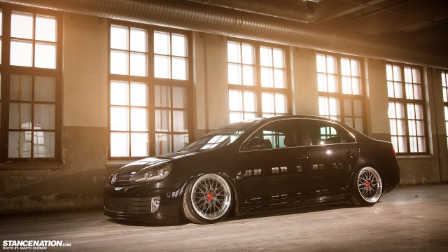 Slammed & Stanced VW Jetta (11)