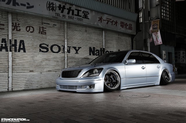 Slammed Toyota Celsior Japan VIP (2)