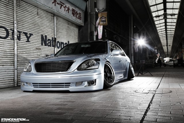 Slammed Toyota Celsior Japan VIP (1)