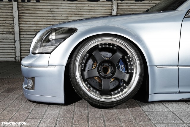 Slammed Toyota Celsior Japan VIP (6)