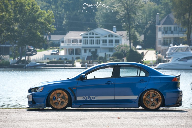 mitsubishi-evo-aggressive-stance-8