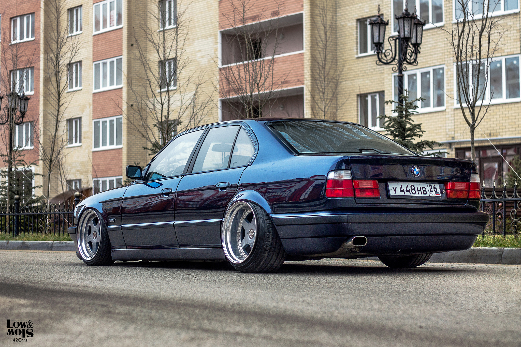 Е34 гаджи. BMW m5 525 e34. БМВ м5 е34. BMW e34 stance. BMW e34 стенс.