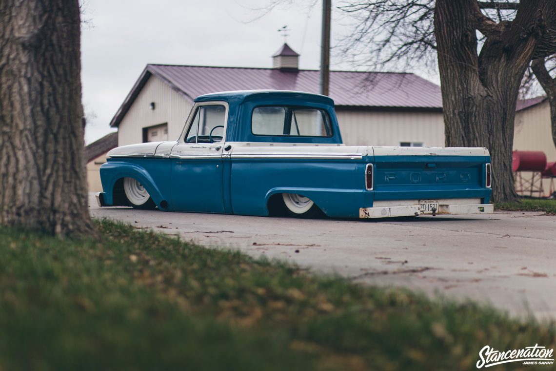 Slammed Ford F100-5