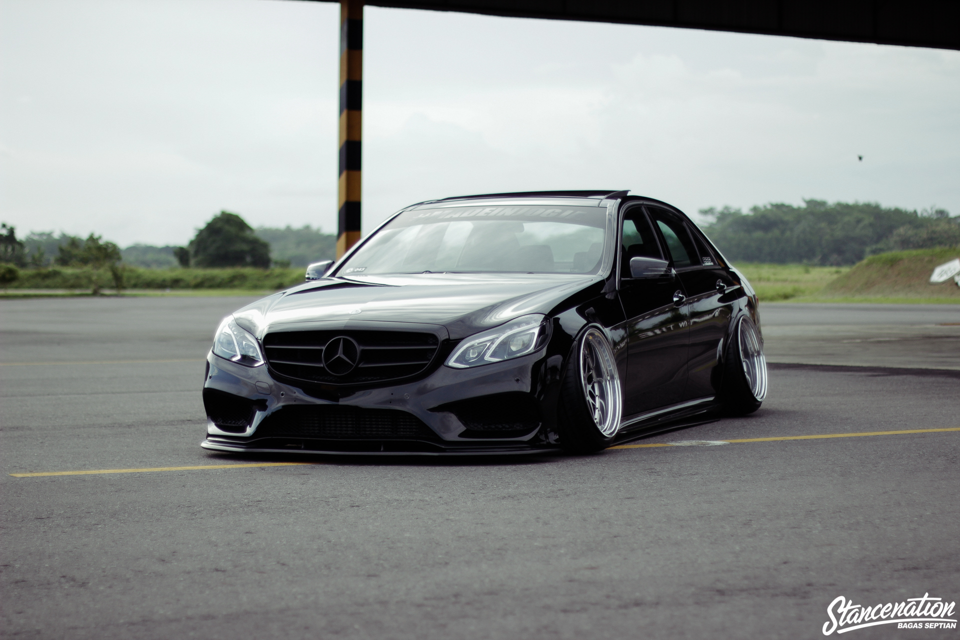 Slammed-Radiused-Mercedes-Benz-E-Class-10.jpg